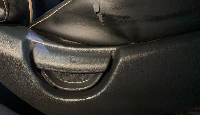 2017 Hyundai Grand i10 SPORTZ (O) 1.2 KAPPA VTVT, Petrol, Manual, 38,898 km, Driver Side Adjustment Panel