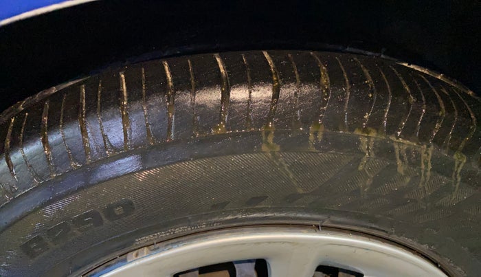 2017 Hyundai Grand i10 SPORTZ (O) 1.2 KAPPA VTVT, Petrol, Manual, 38,898 km, Right Front Tyre Tread