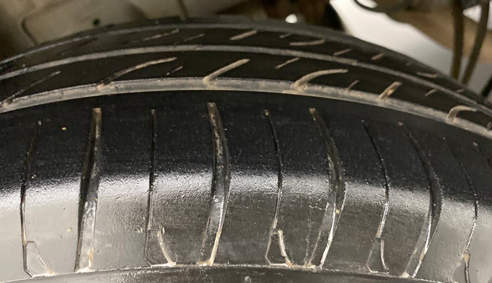 2017 Mahindra Kuv100 K6 PLUS D 6 STR, Diesel, Manual, 51,500 km, Right Rear Tyre Tread