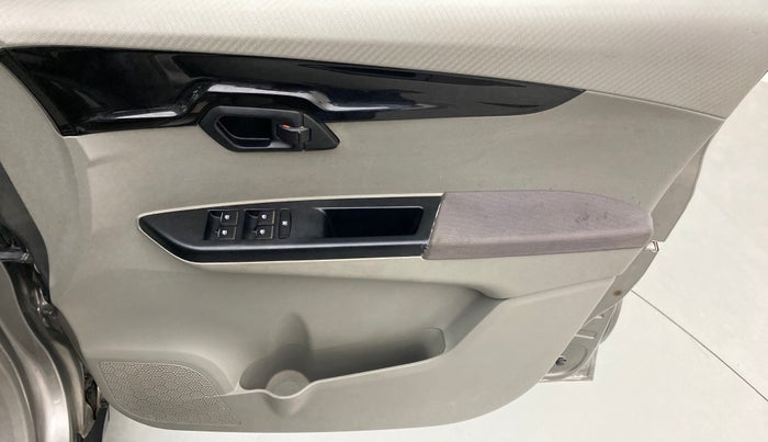 2017 Mahindra Kuv100 K6 PLUS D 6 STR, Diesel, Manual, 51,500 km, Driver Side Door Panels Control