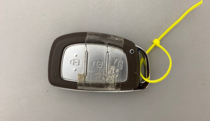 2020 Hyundai AURA SX PLUS 1.2 AMT, Petrol, Automatic, 55,980 km, Key Close Up