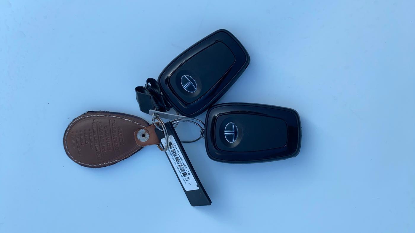 2024 Tata NEXON CREATIVE PLUS S 1.2 REVOTRON 6 AMT, Petrol, Automatic, 14,406 km, Key Close Up