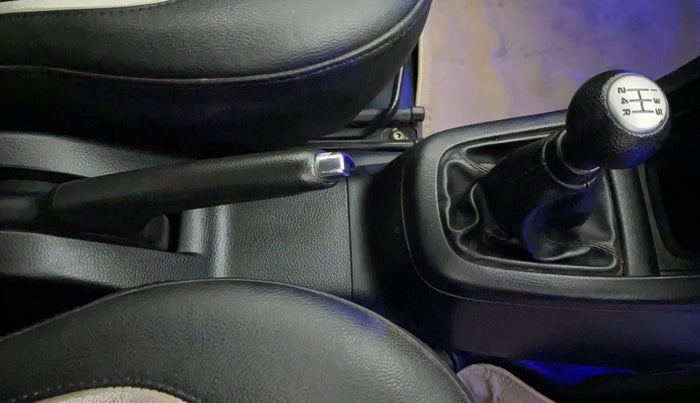2015 Maruti Swift VXI, Petrol, Manual, 43,563 km, Gear Lever