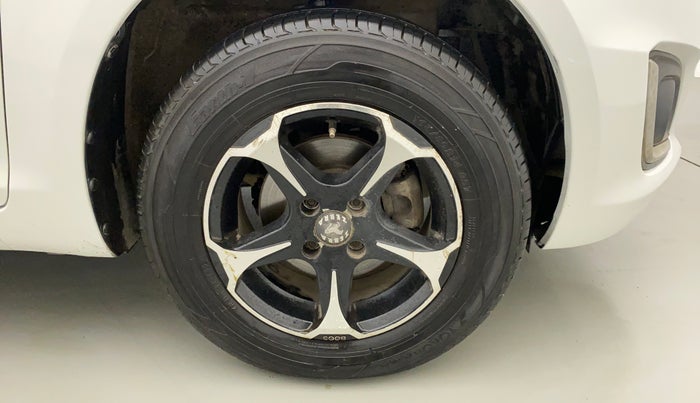 2015 Maruti Swift VXI, Petrol, Manual, 43,563 km, Right Front Wheel