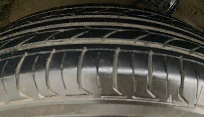 2015 Maruti Swift VXI, Petrol, Manual, 43,563 km, Right Rear Tyre Tread
