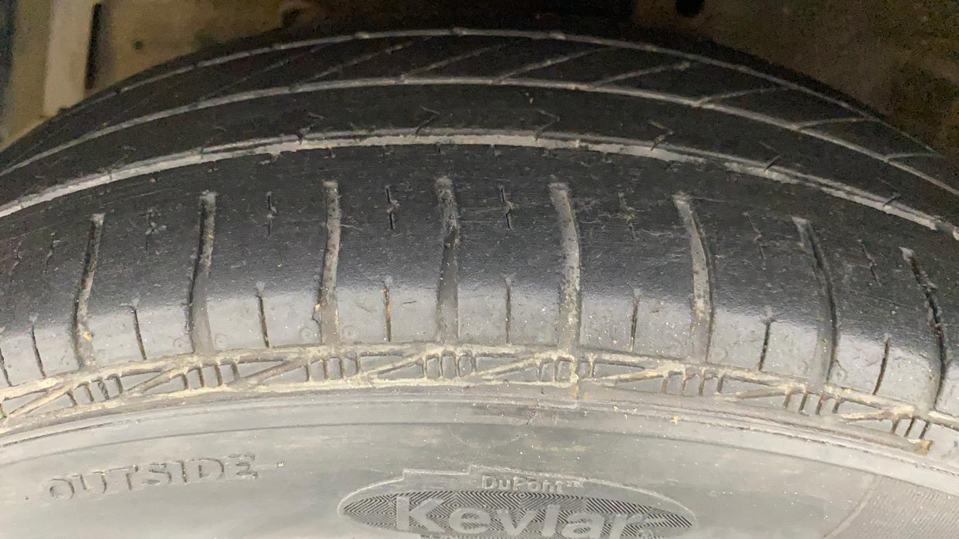 2013 Maruti Swift Dzire VXI, Petrol, Manual, 56,041 km, Left Front Tyre Tread