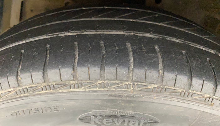 2013 Maruti Swift Dzire VXI, Petrol, Manual, 56,041 km, Left Front Tyre Tread
