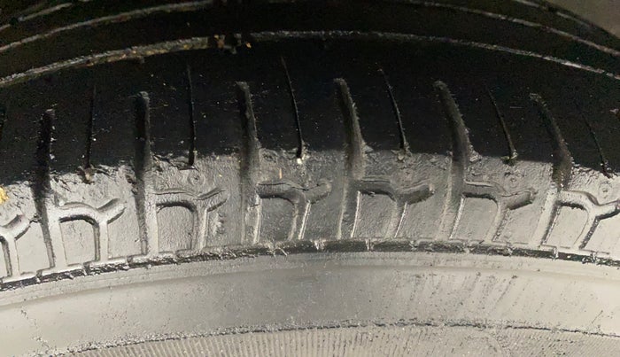 2016 Hyundai i10 MAGNA 1.1, Petrol, Manual, 49,649 km, Left Rear Tyre Tread