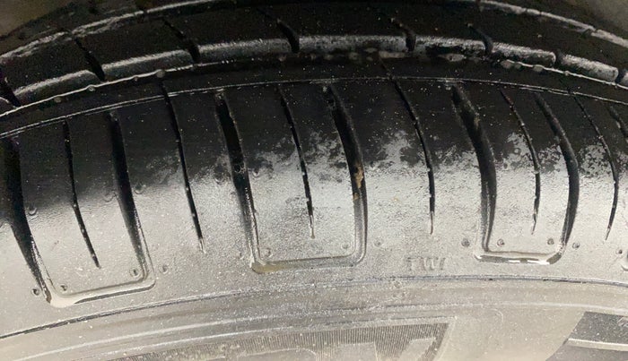 2016 Hyundai i10 MAGNA 1.1, Petrol, Manual, 49,649 km, Right Rear Tyre Tread