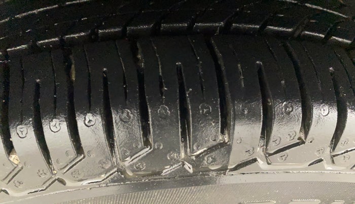 2016 Hyundai i10 MAGNA 1.1, Petrol, Manual, 49,649 km, Left Front Tyre Tread