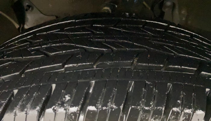 2018 Renault Duster RXS CVT, Petrol, Automatic, 76,221 km, Left Front Tyre Tread