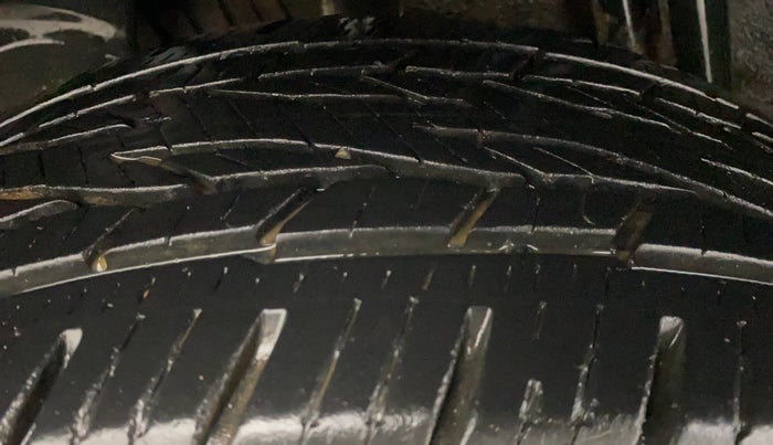 2018 Renault Duster RXS CVT, Petrol, Automatic, 76,221 km, Right Rear Tyre Tread