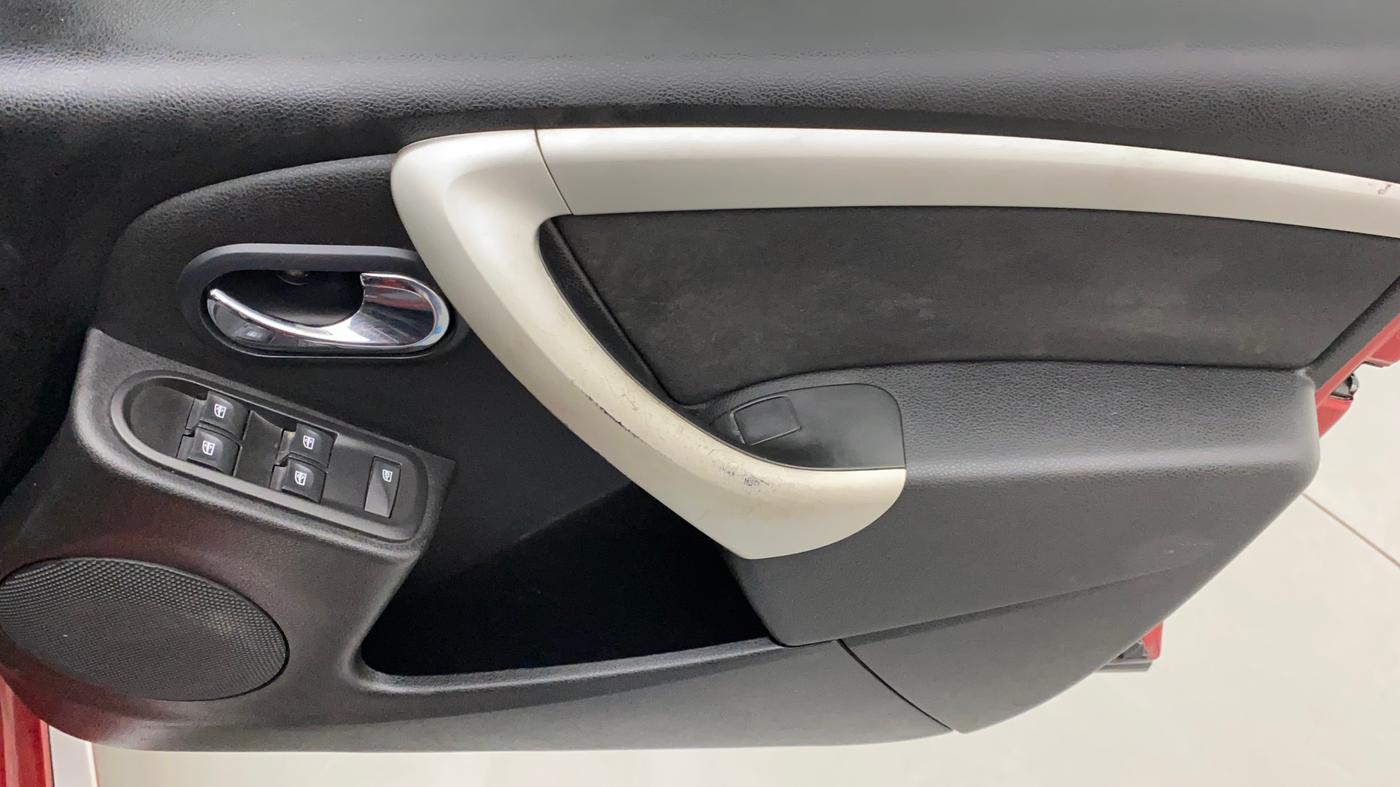 2017 Nissan Terrano XL (D), Diesel, Manual, 1,15,537 km, Driver Side Door Panels Control