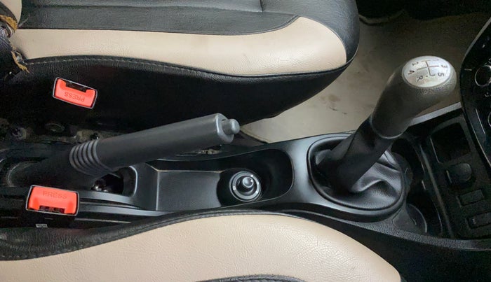 2017 Nissan Terrano XL (D), Diesel, Manual, 1,15,537 km, Gear Lever