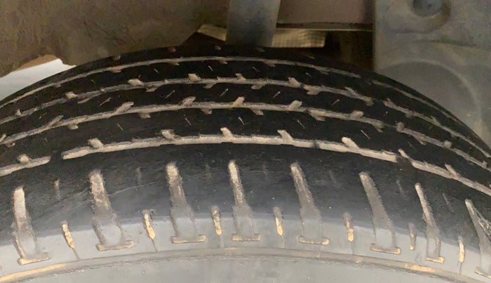 2017 Nissan Terrano XL (D), Diesel, Manual, 1,15,537 km, Left Rear Tyre Tread