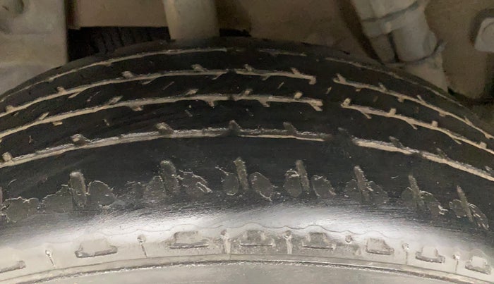 2017 Nissan Terrano XL (D), Diesel, Manual, 1,15,537 km, Right Rear Tyre Tread