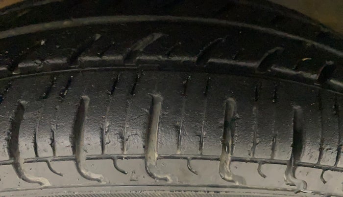 2018 Renault Kwid CLIMBER 1.0 AMT, Petrol, Automatic, 30,352 km, Left Front Tyre Tread