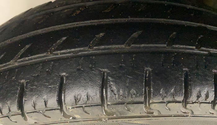 2018 Renault Kwid CLIMBER 1.0 AMT, Petrol, Automatic, 30,352 km, Right Rear Tyre Tread