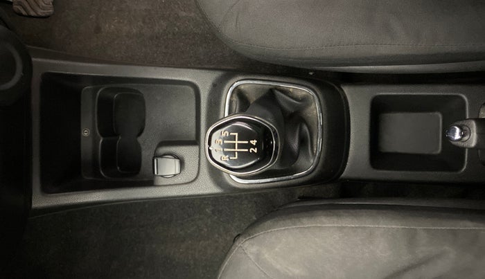 2018 Renault Kwid RXT 1.0 (O), Petrol, Manual, 32,879 km, Gear Lever