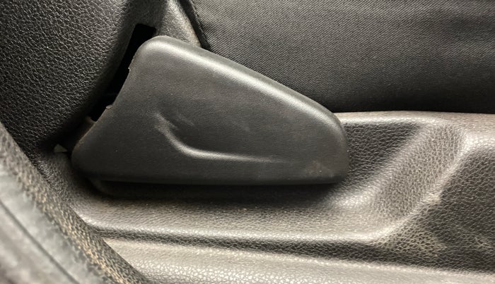 2018 Renault Kwid RXT 1.0 (O), Petrol, Manual, 32,879 km, Driver Side Adjustment Panel