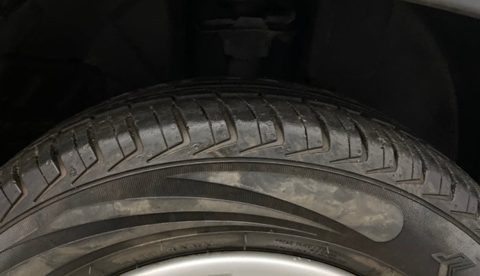 2018 Renault Kwid RXT 1.0 (O), Petrol, Manual, 32,879 km, Right Front Tyre Tread