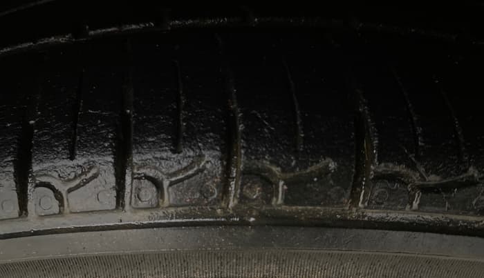 2018 Hyundai Eon ERA +, Petrol, Manual, 76,099 km, Right Front Tyre Tread
