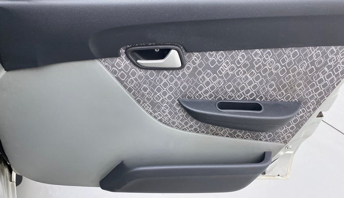 2018 Maruti Alto 800 LXI, Petrol, Manual, 27,314 km, Driver Side Door Panels Control