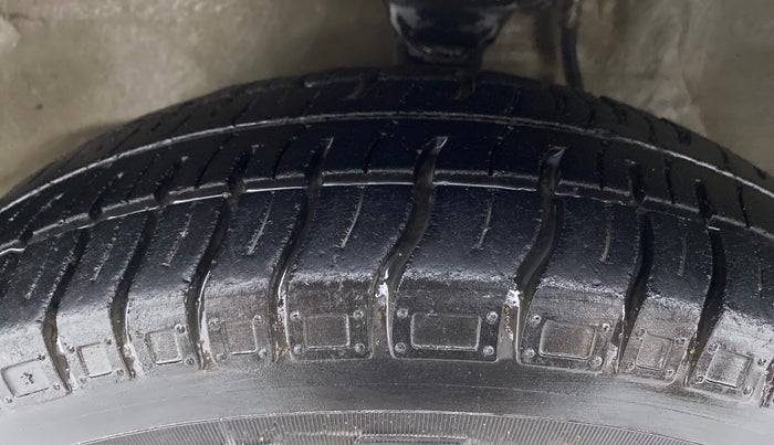 2018 Maruti Alto 800 LXI, Petrol, Manual, 27,314 km, Left Front Tyre Tread