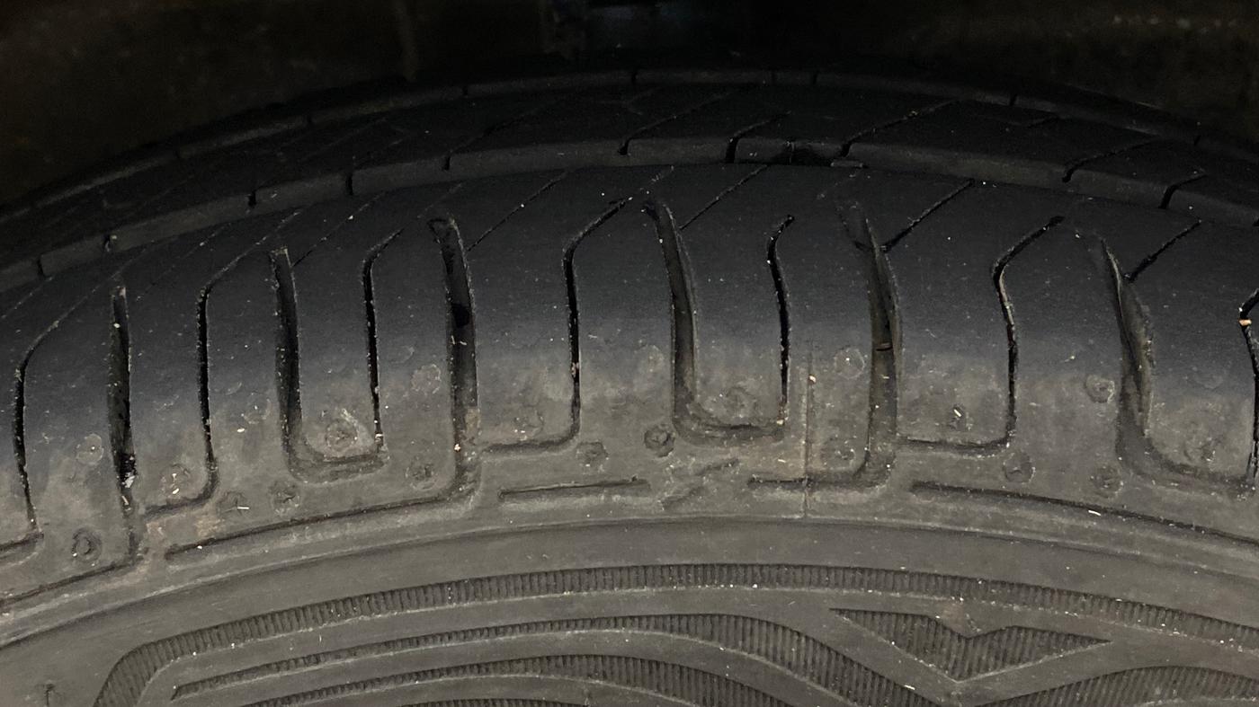 2014 Maruti Wagon R Stingray VXI, Petrol, Manual, 22,581 km, Right Front Tyre Tread
