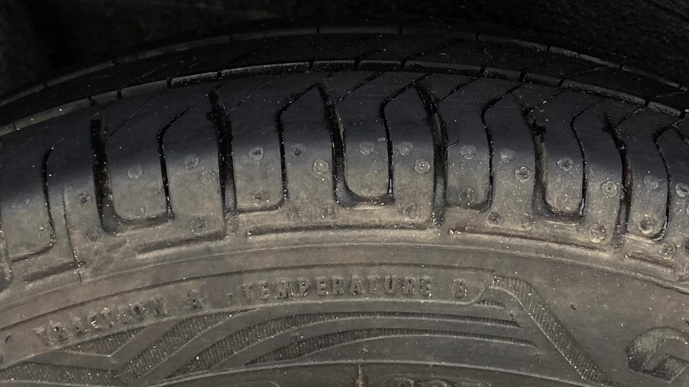 2014 Maruti Wagon R Stingray VXI, Petrol, Manual, 22,581 km, Right Rear Tyre Tread
