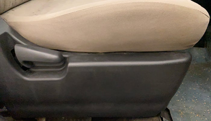 2015 Maruti Wagon R 1.0 VXI, Petrol, Manual, 38,487 km, Driver Side Adjustment Panel