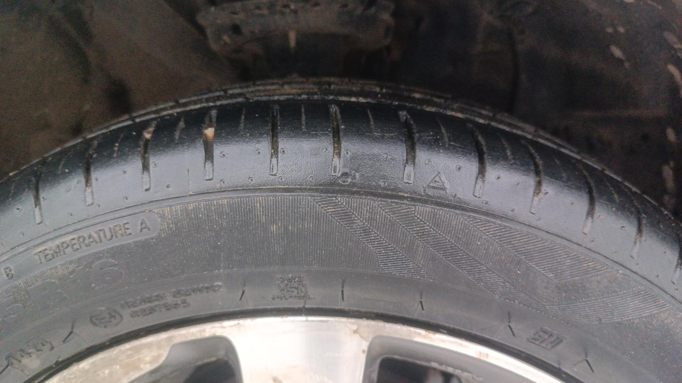 2015 Hyundai Elite i20 ASTA 1.2, Petrol, Manual, 58,678 km, Right Front Tyre Tread