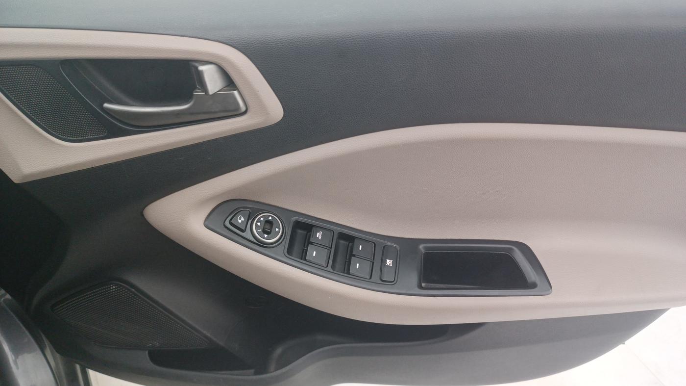 2015 Hyundai Elite i20 ASTA 1.2, Petrol, Manual, 58,678 km, Driver Side Door Panels Control
