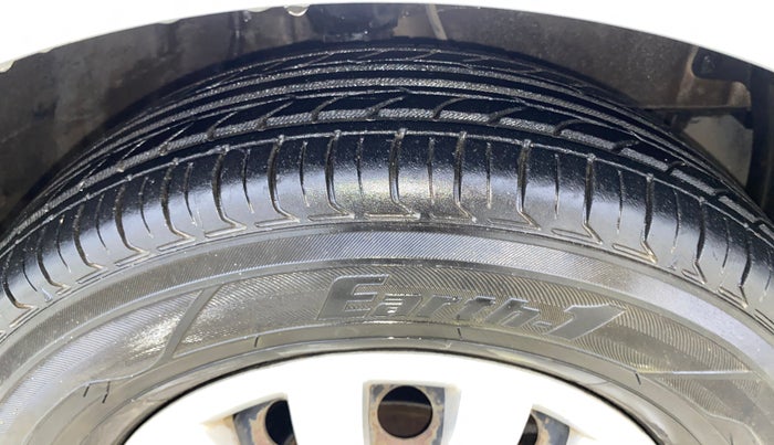 2013 Hyundai i10 SPORTZ 1.1, CNG, Manual, 60,028 km, Right Front Tyre Tread