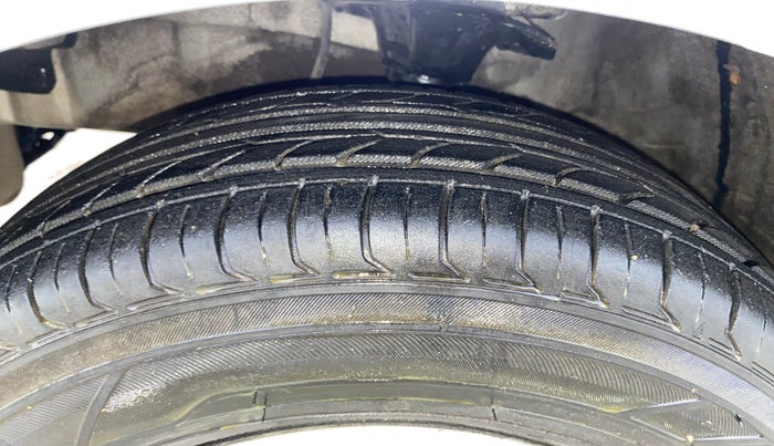 2013 Hyundai i10 SPORTZ 1.1, CNG, Manual, 60,028 km, Left Front Tyre Tread