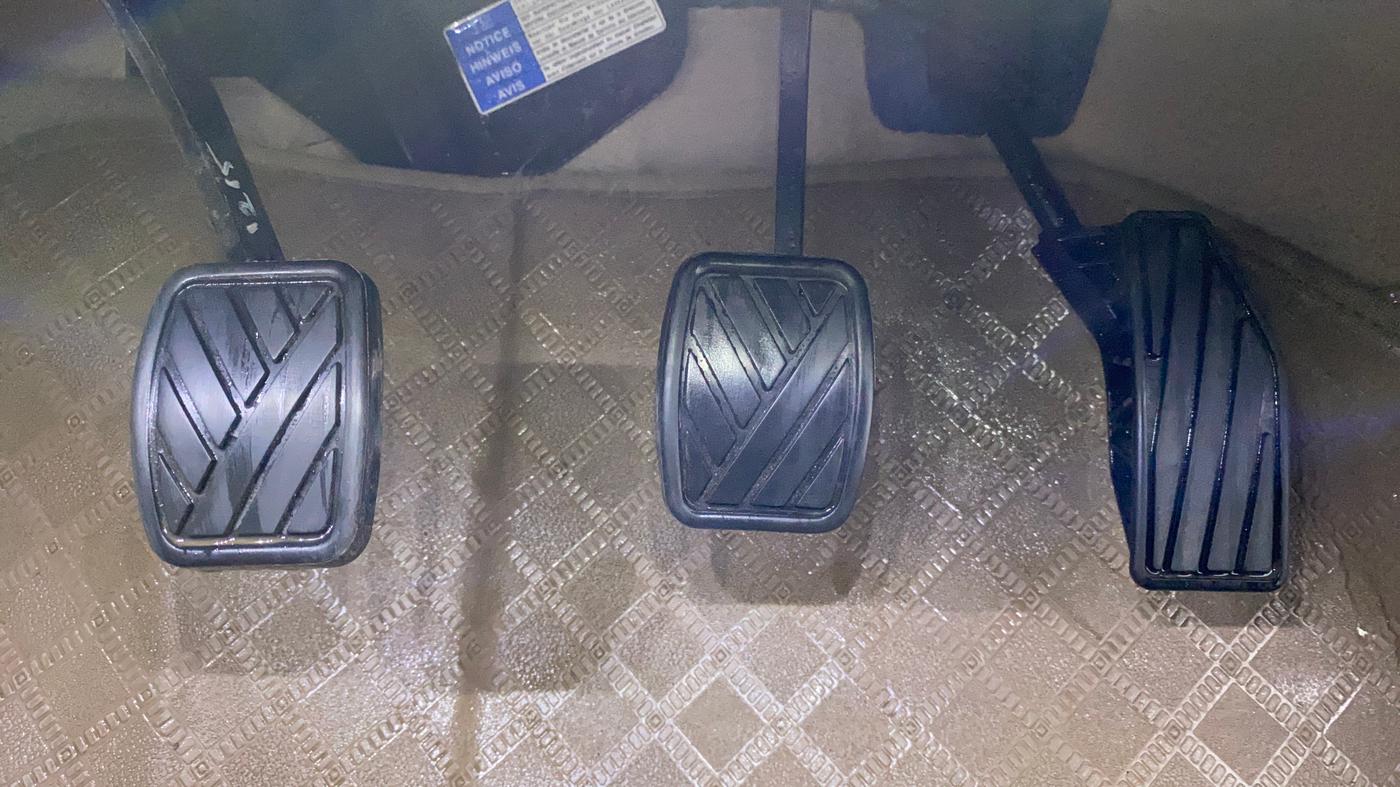 2017 Maruti Dzire VXI, Petrol, Manual, 18,613 km, Pedals