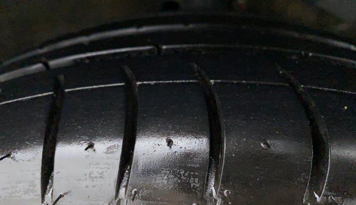 2017 Maruti Dzire VXI, Petrol, Manual, 18,613 km, Right Front Tyre Tread