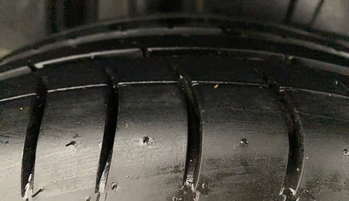 2017 Maruti Dzire VXI, Petrol, Manual, 18,613 km, Right Rear Tyre Tread