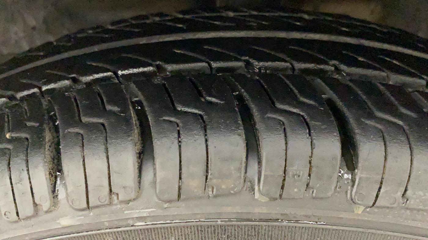 2018 Maruti Wagon R 1.0 LXI CNG, CNG, Manual, 80,107 km, Left Front Tyre Tread