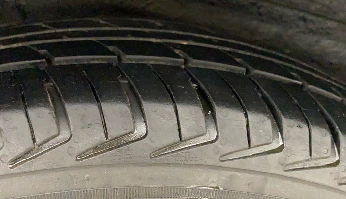 2018 Maruti Wagon R 1.0 LXI CNG, CNG, Manual, 80,107 km, Right Rear Tyre Tread