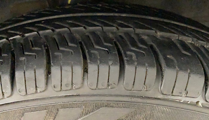 2018 Maruti Wagon R 1.0 LXI CNG, CNG, Manual, 80,107 km, Right Front Tyre Tread