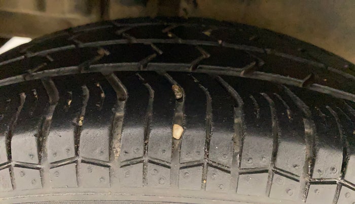 2016 Maruti Swift VXI, Petrol, Manual, 30,740 km, Right Rear Tyre Tread