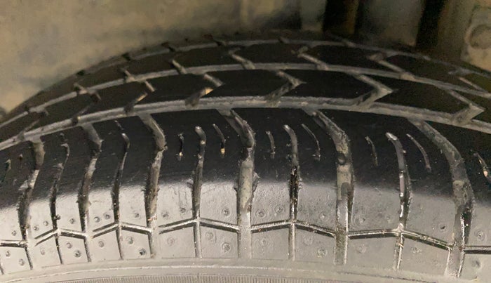2016 Maruti Swift VXI, Petrol, Manual, 30,740 km, Left Rear Tyre Tread