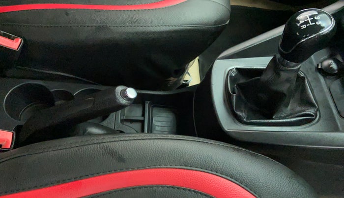 2017 Ford New Figo 1.5 TITANIUM, Diesel, Manual, 93,828 km, Gear Lever