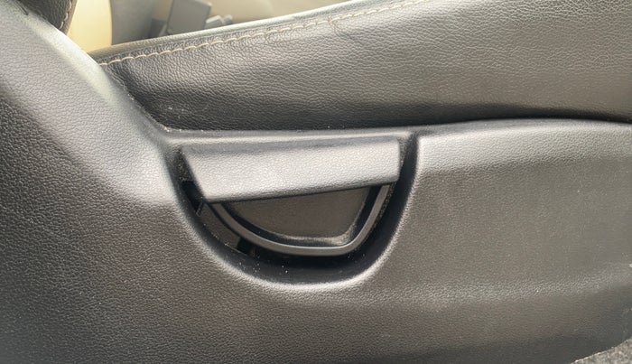 2020 Hyundai NEW SANTRO SPORTZ MT, Petrol, Manual, 81,386 km, Driver Side Adjustment Panel