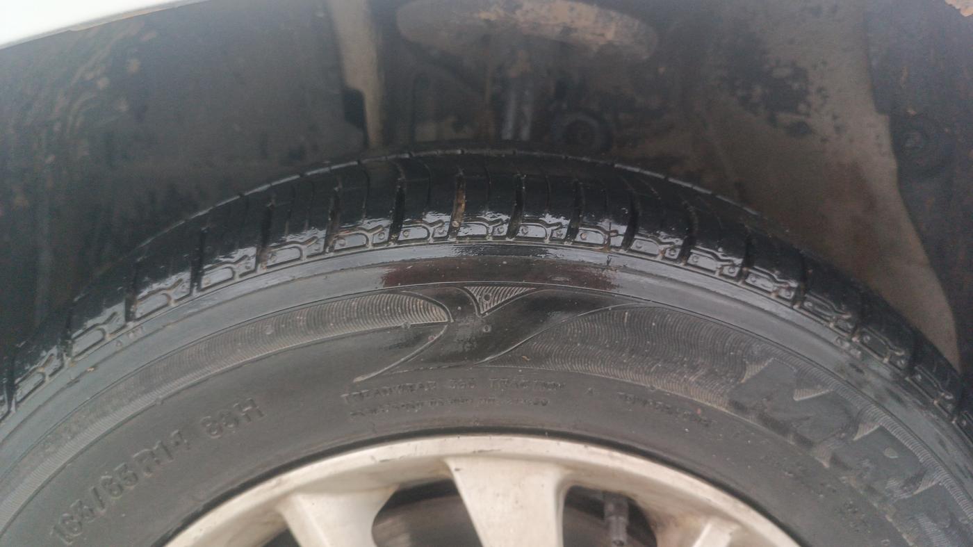 2016 Mahindra Kuv100 K8 D 6 STR, Diesel, Manual, 1,33,274 km, Left Front Tyre Tread