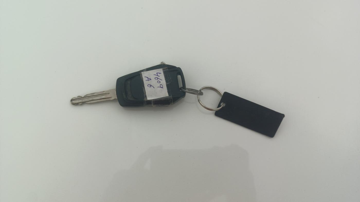 2016 Mahindra Kuv100 K8 D 6 STR, Diesel, Manual, 1,33,274 km, Key Close Up