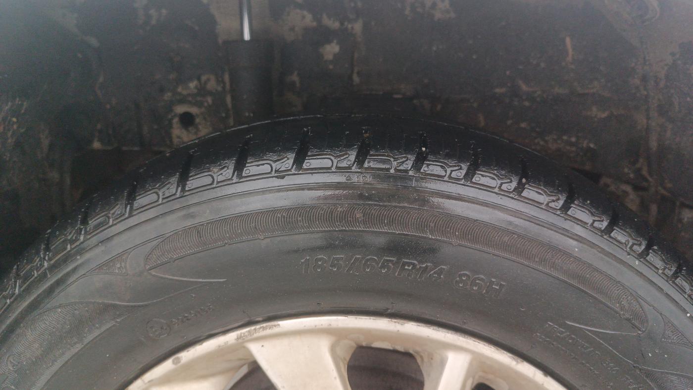 2016 Mahindra Kuv100 K8 D 6 STR, Diesel, Manual, 1,33,274 km, Right Rear Tyre Tread
