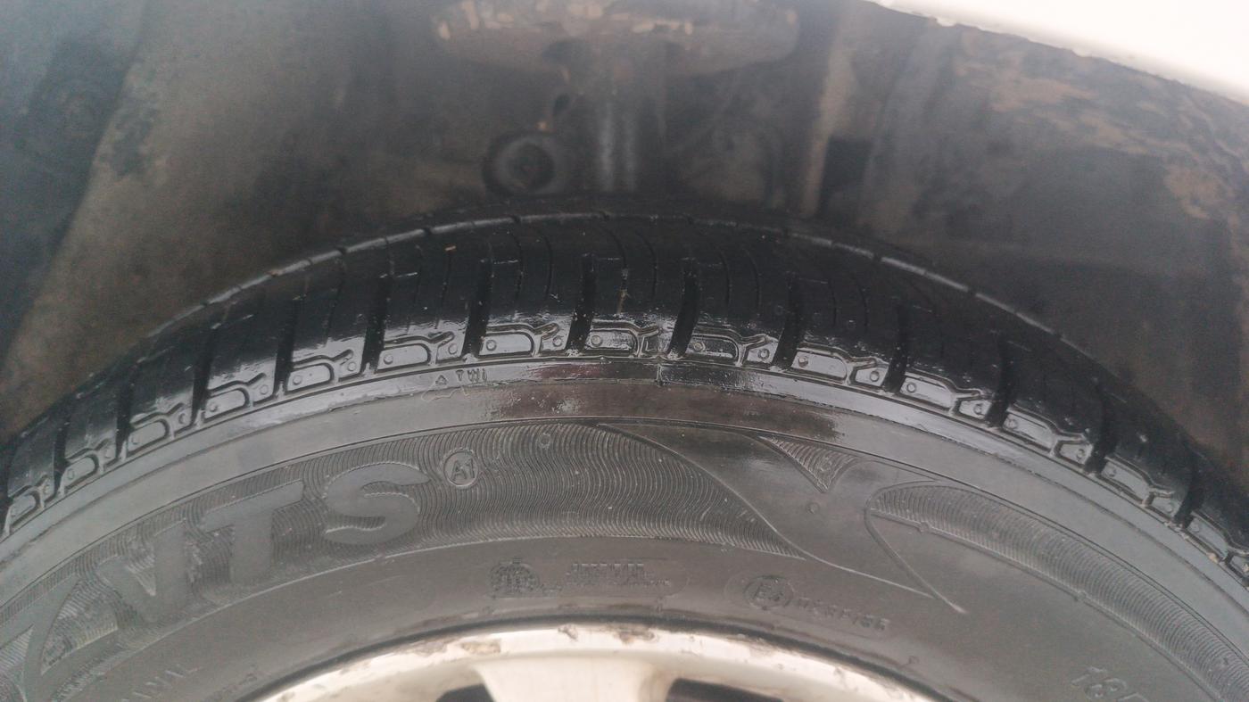 2016 Mahindra Kuv100 K8 D 6 STR, Diesel, Manual, 1,33,274 km, Right Front Tyre Tread