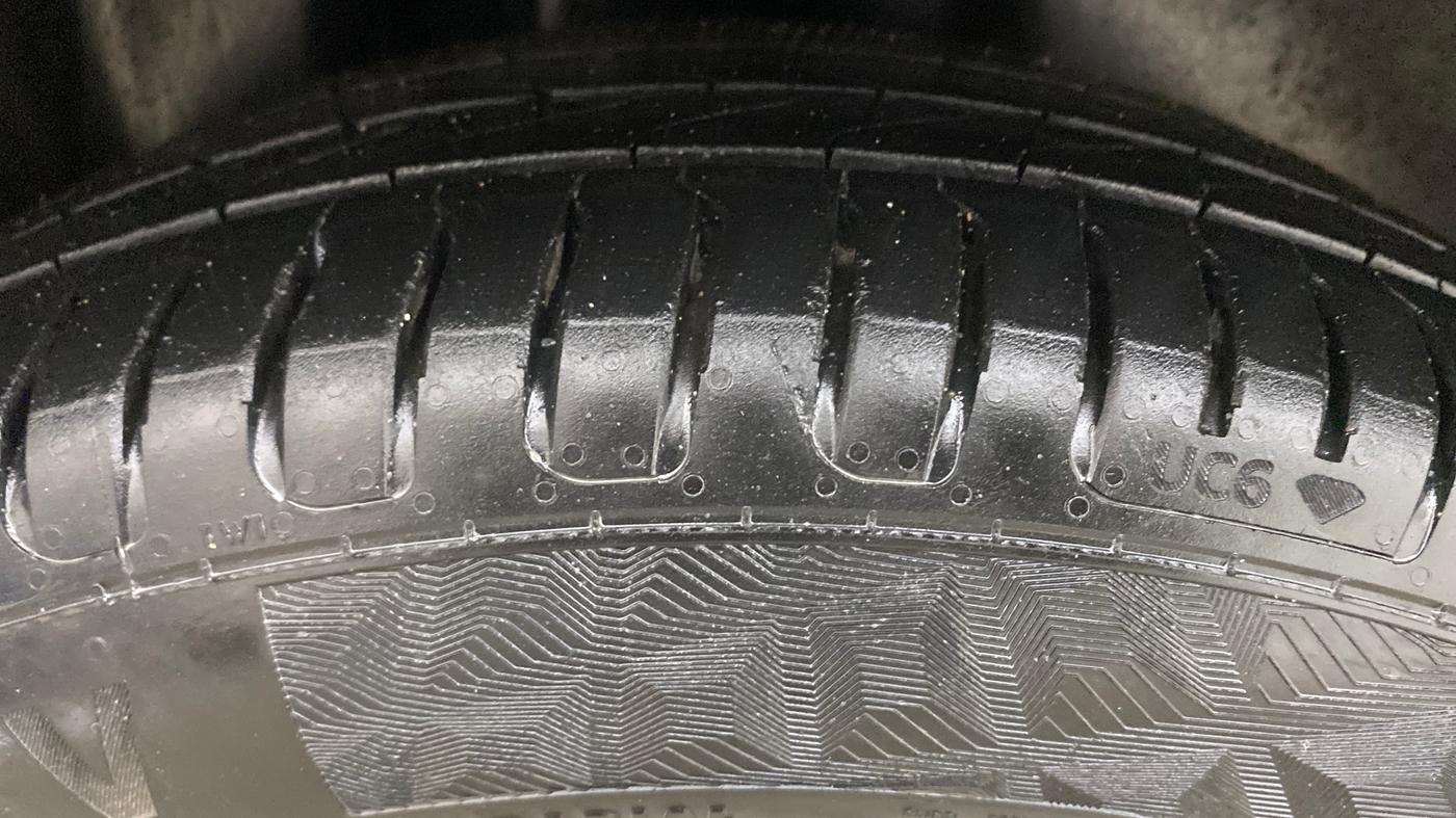 2015 Volkswagen Polo HIGHLINE1.5L, Diesel, Manual, 89,343 km, Right Rear Tyre Tread